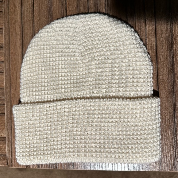 American Eagle Outfitters Accessories - NWOT American Eagle Beanie